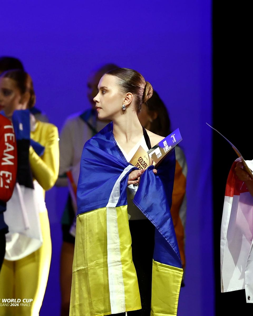 Нагородження Dance World Cup Finals 2026, Дублін: учасниця з прапором і Golden Ticket збірної України